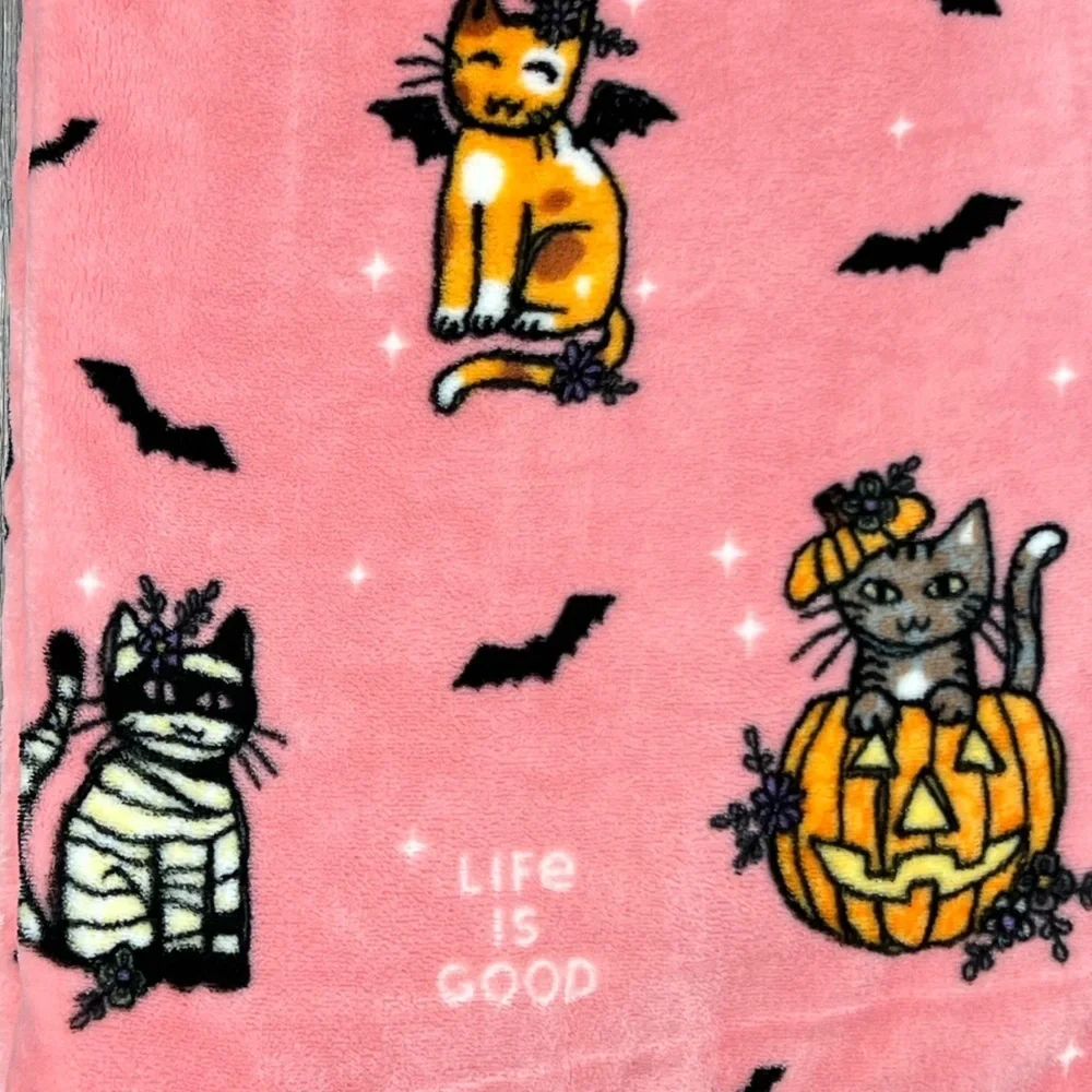 Life is Good - ‘Halloween Cats’ plush throw. 50” x 70”. NWT. Firm!